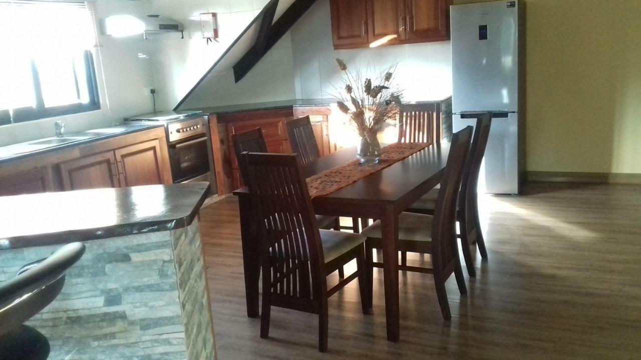 דירות ויקטוריה Shay Lyah Self Catering מראה חיצוני תמונה
